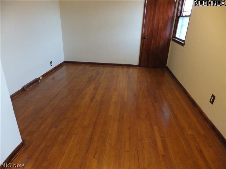 8020 Snow Road Parma, OH 44129 - Photo 10 of 21