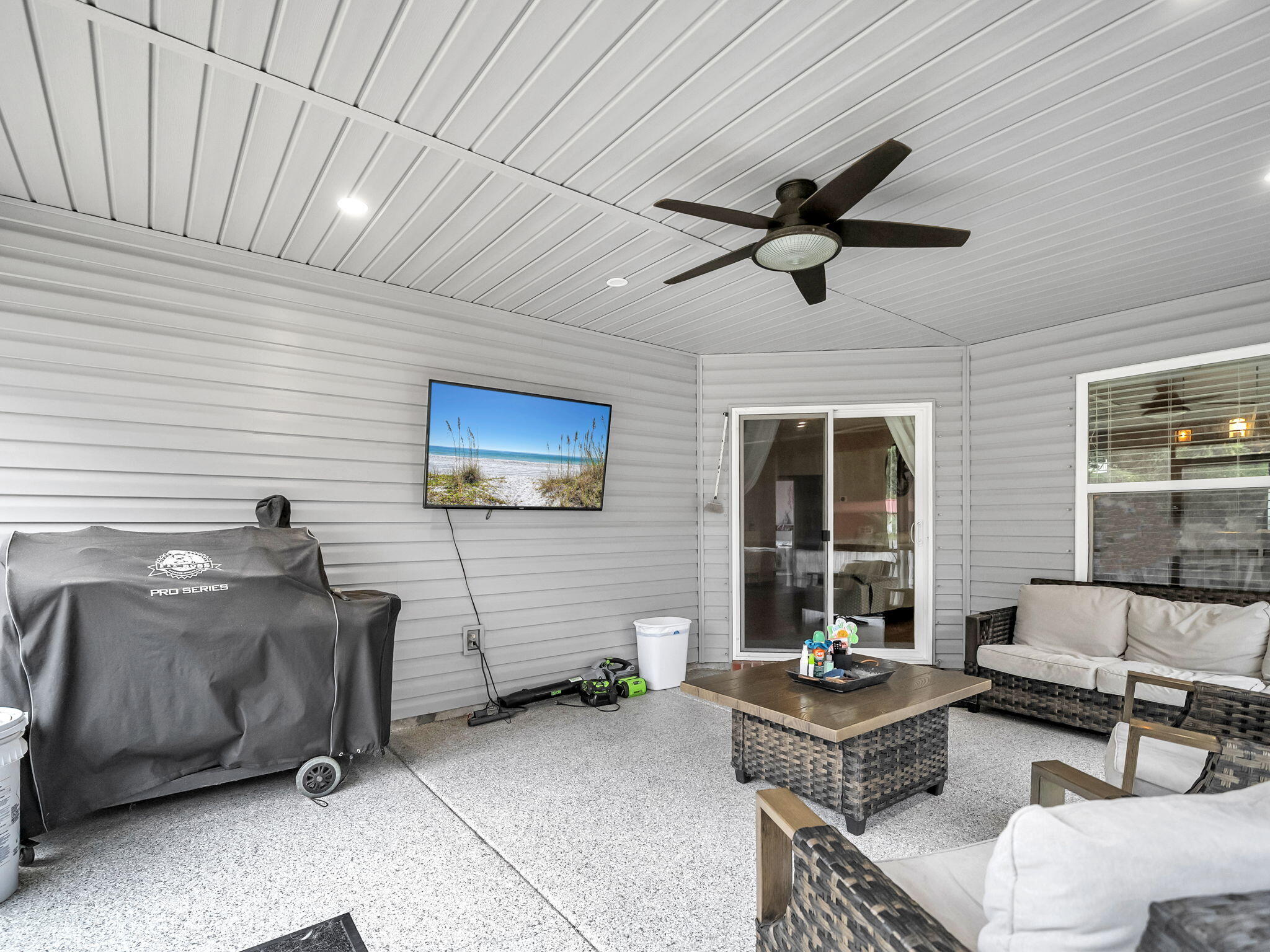 9119 Timber Lane Navarre, FL 32566 - Photo 48 of 53 a living room with furniture