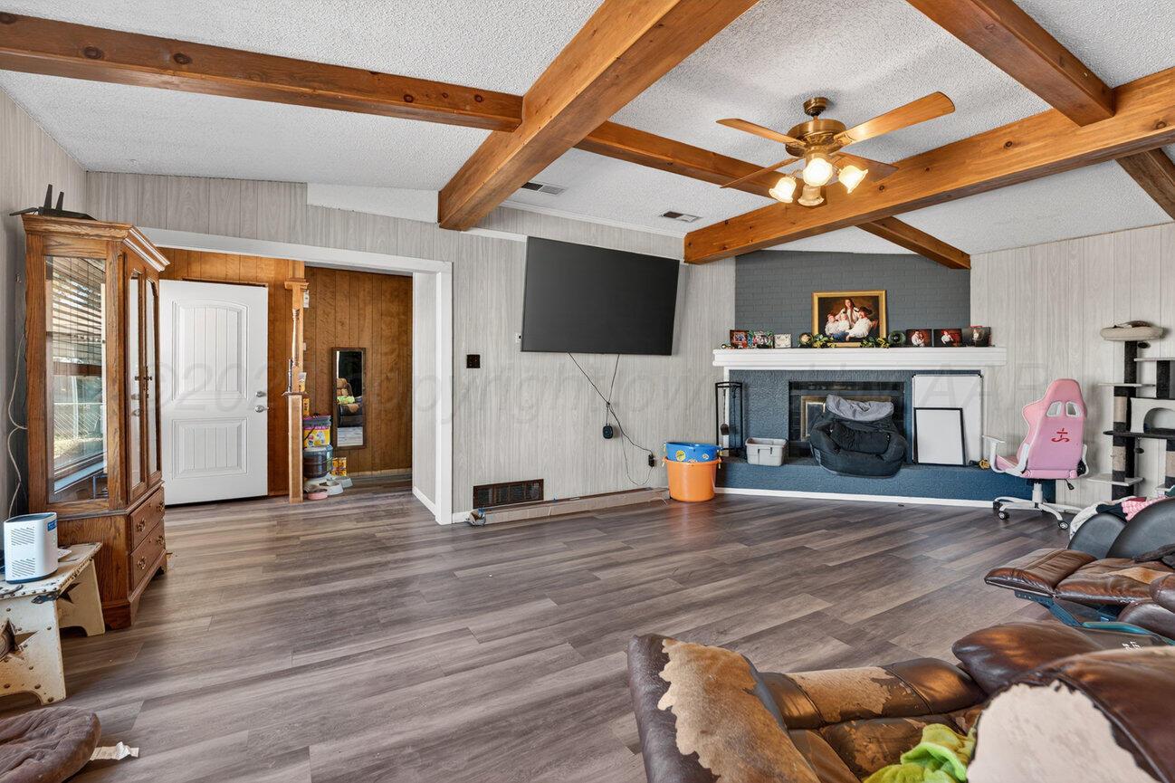 693 County Road 24 Muleshoe, TX 79347 - Photo 9 of 98 Living Area