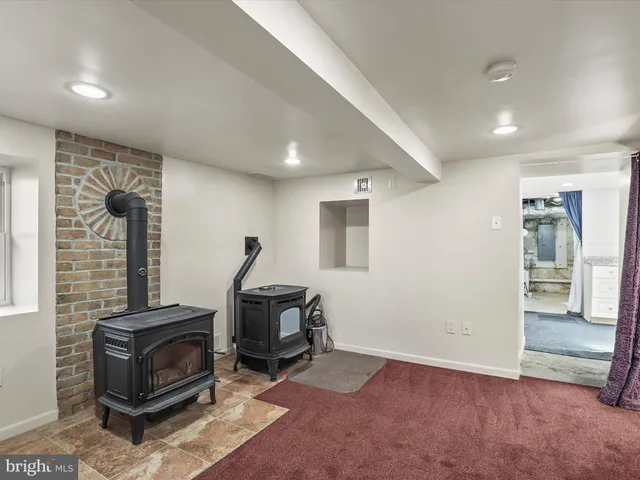 a view of a back yard