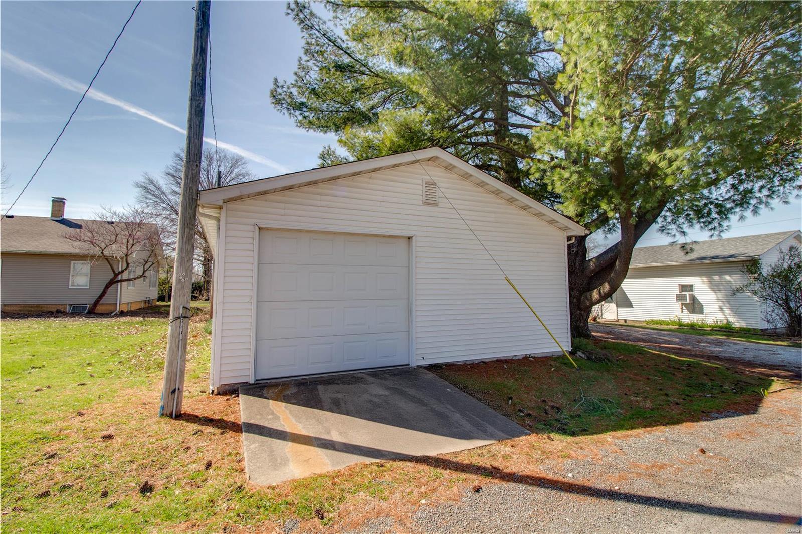 426 Pine Carrollton, IL 62016 - Photo 26 of 29