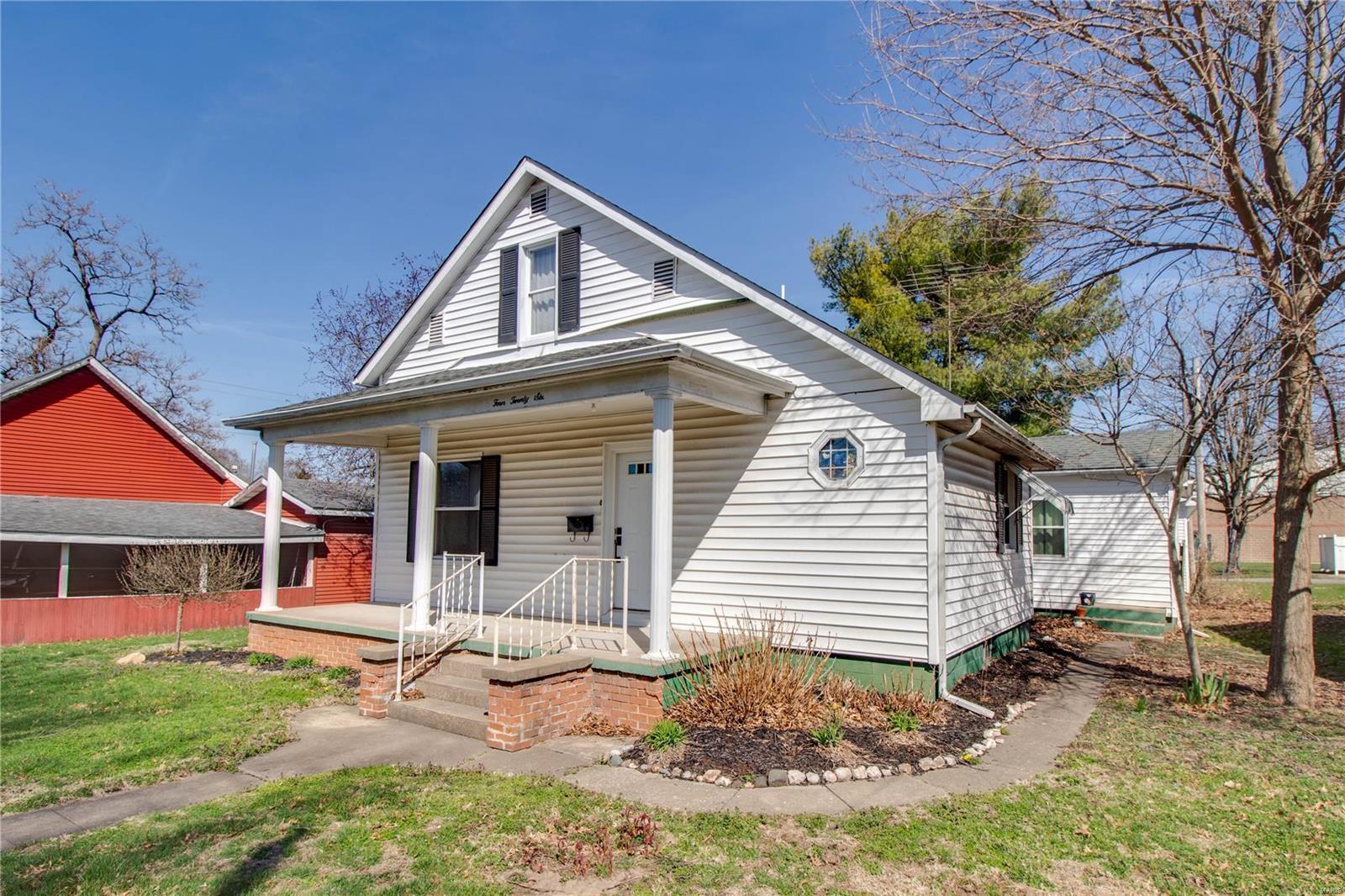 426 Pine Carrollton, IL 62016 - Photo 3 of 29