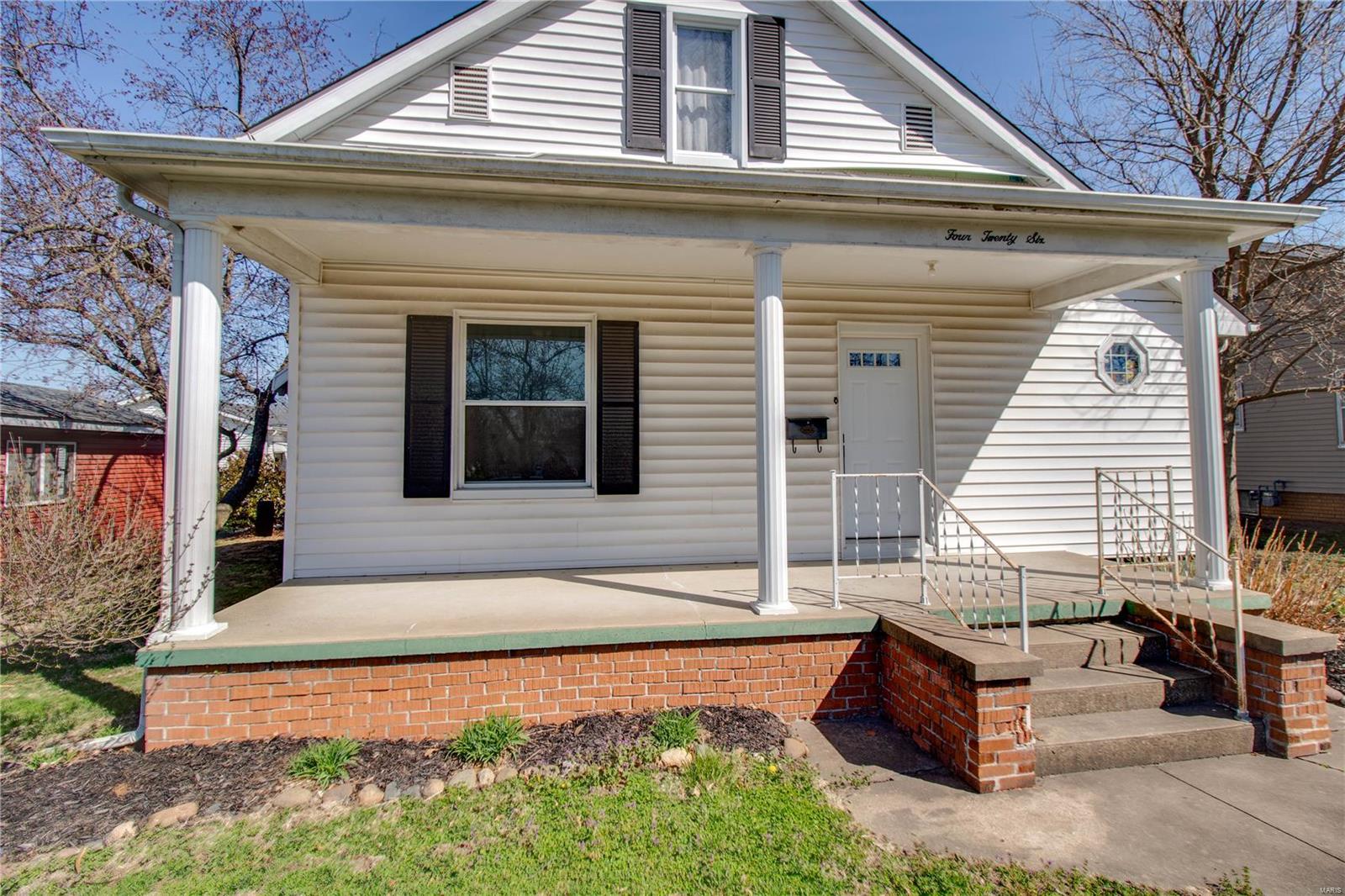 426 Pine Carrollton, IL 62016 - Photo 4 of 29