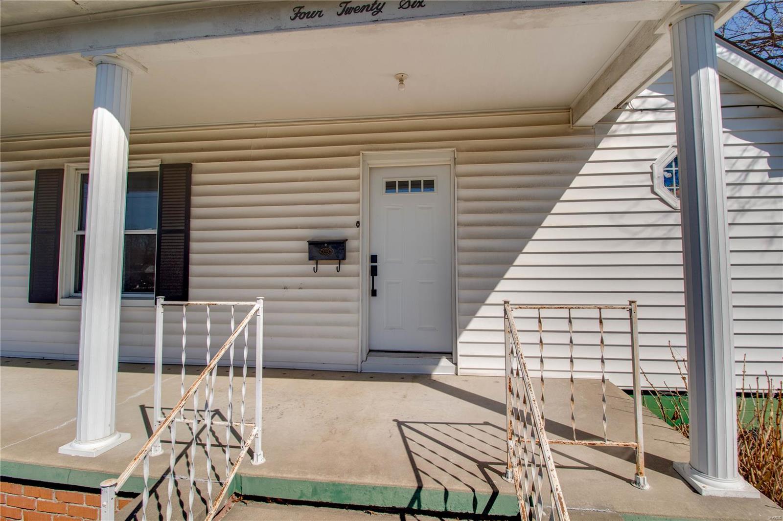 426 Pine Carrollton, IL 62016 - Photo 5 of 29