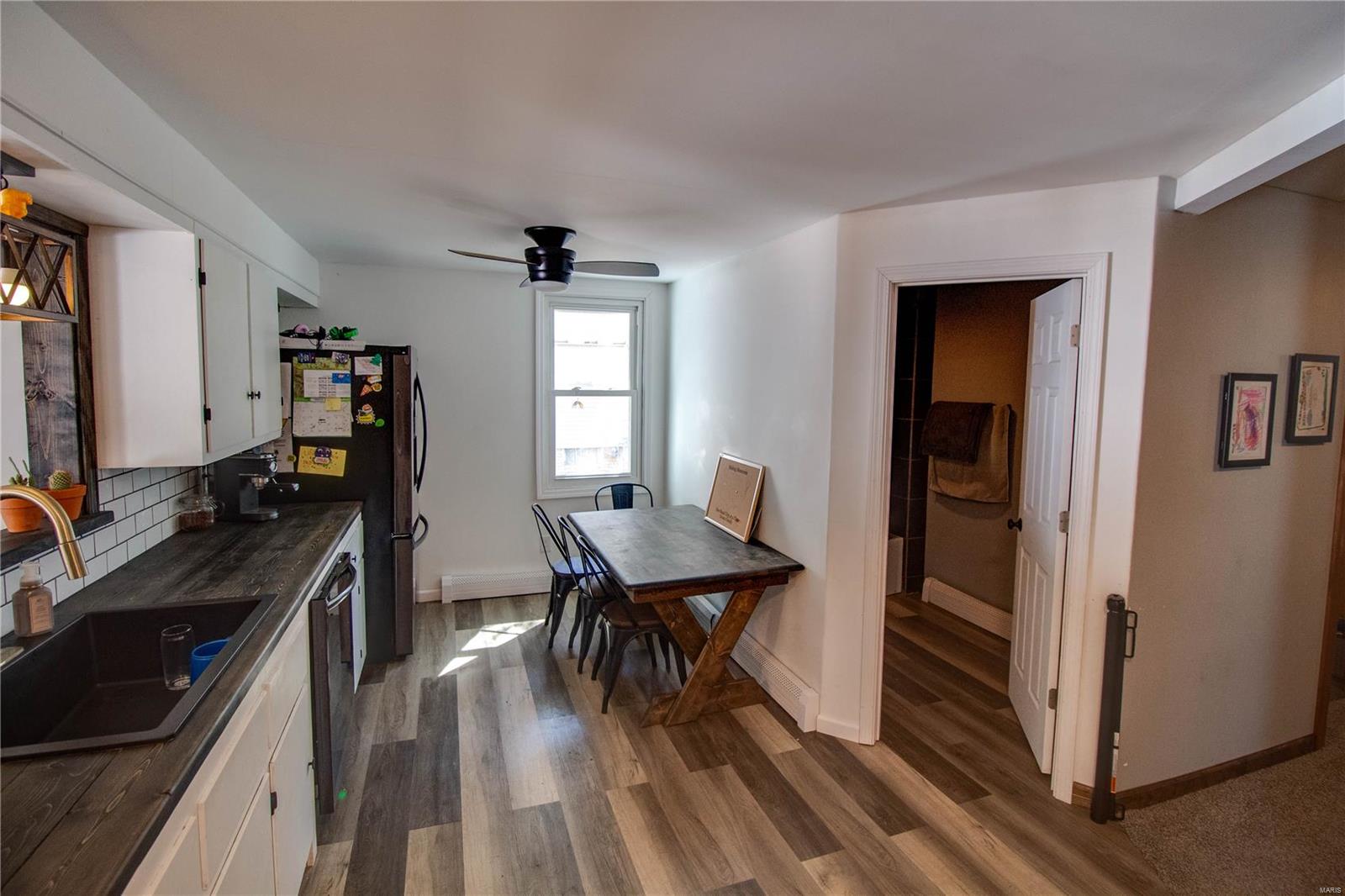 426 Pine Carrollton, IL 62016 - Photo 10 of 29