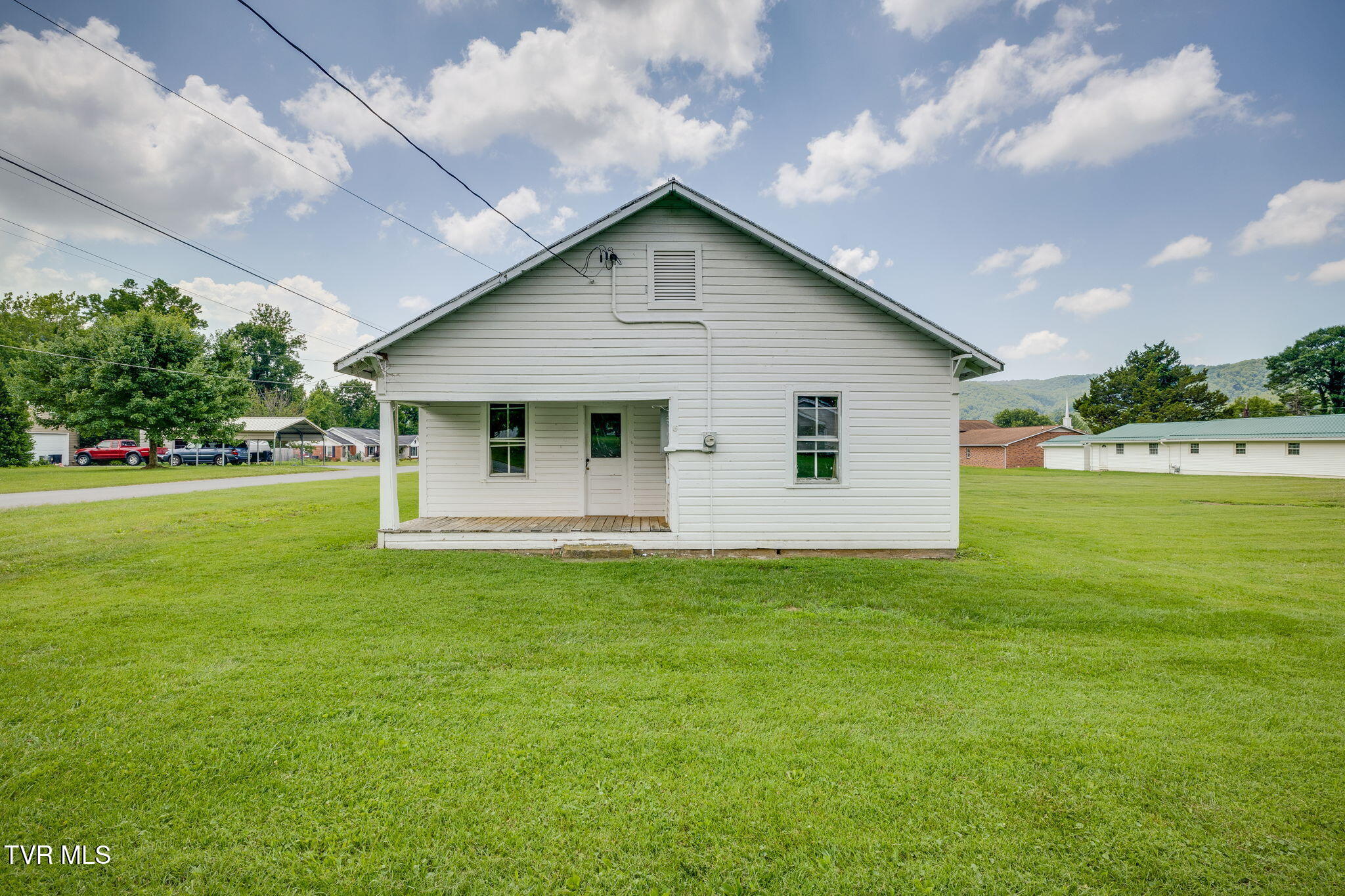 400 Riverside Drive Unicoi, TN 37692 - Photo 1 of 33 001