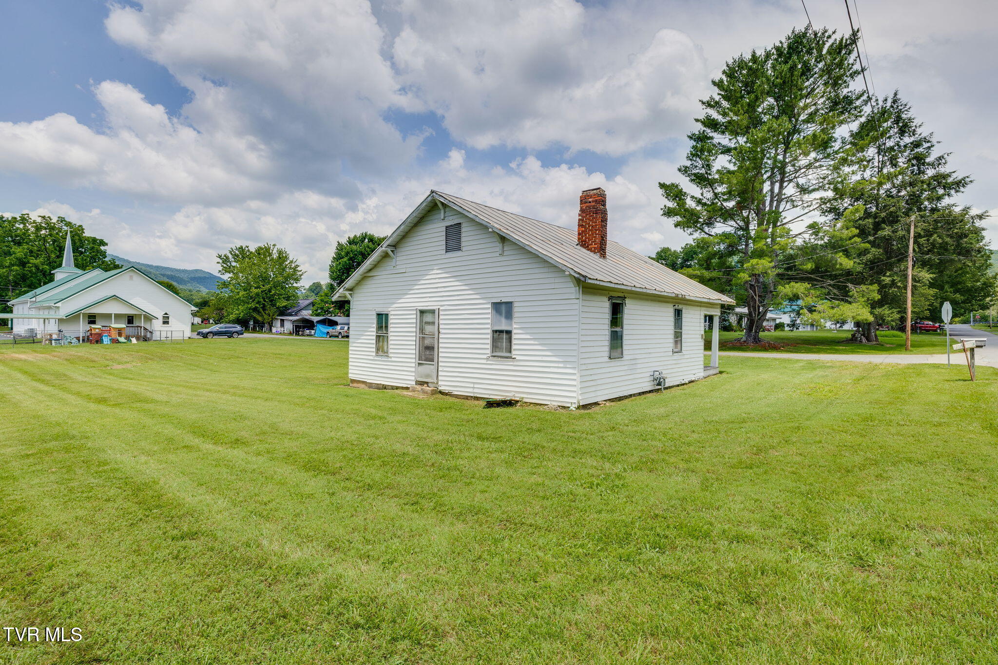 400 Riverside Drive Unicoi, TN 37692 - Photo 23 of 33 022