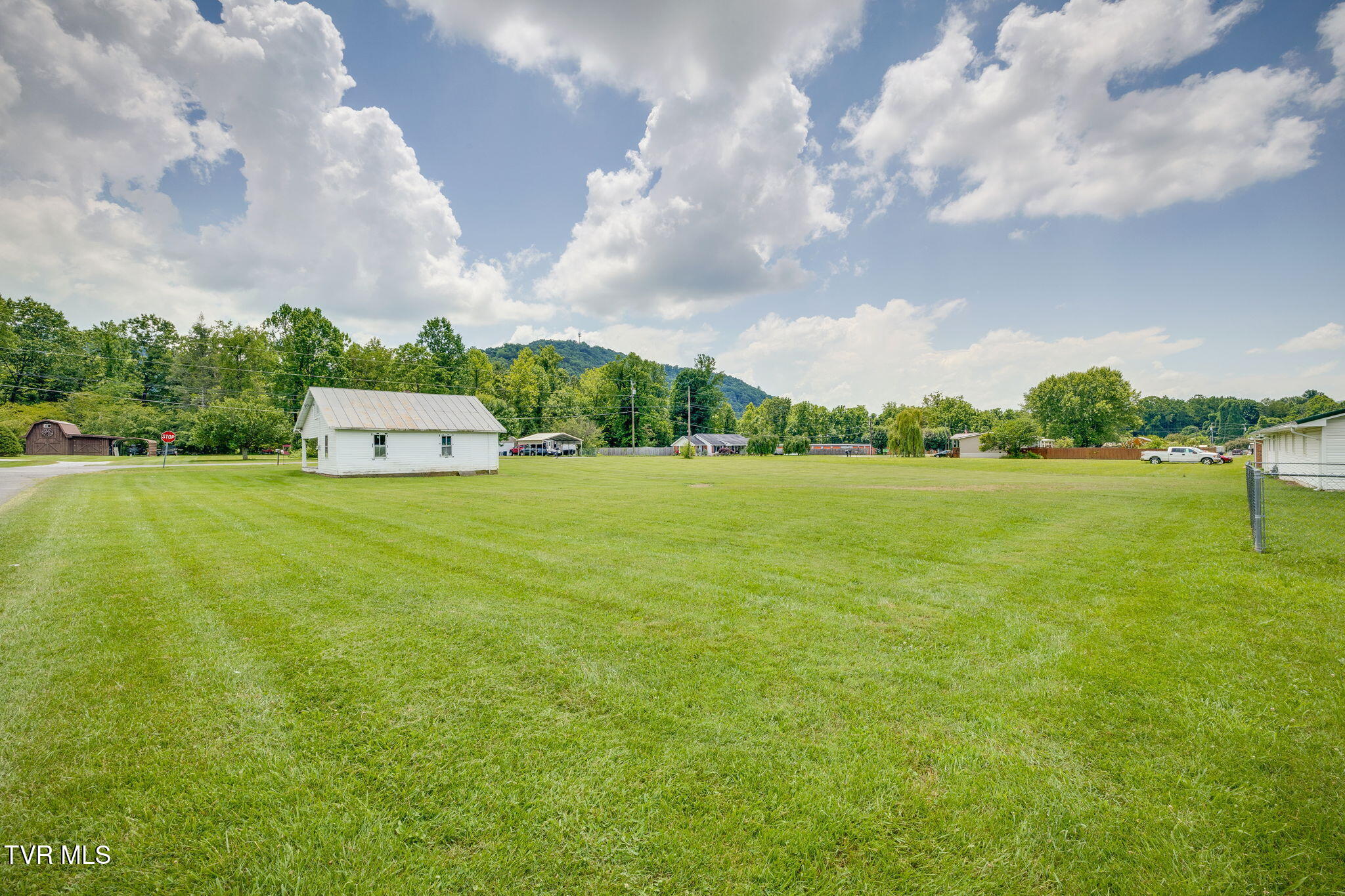 400 Riverside Drive Unicoi, TN 37692 - Photo 26 of 33 025