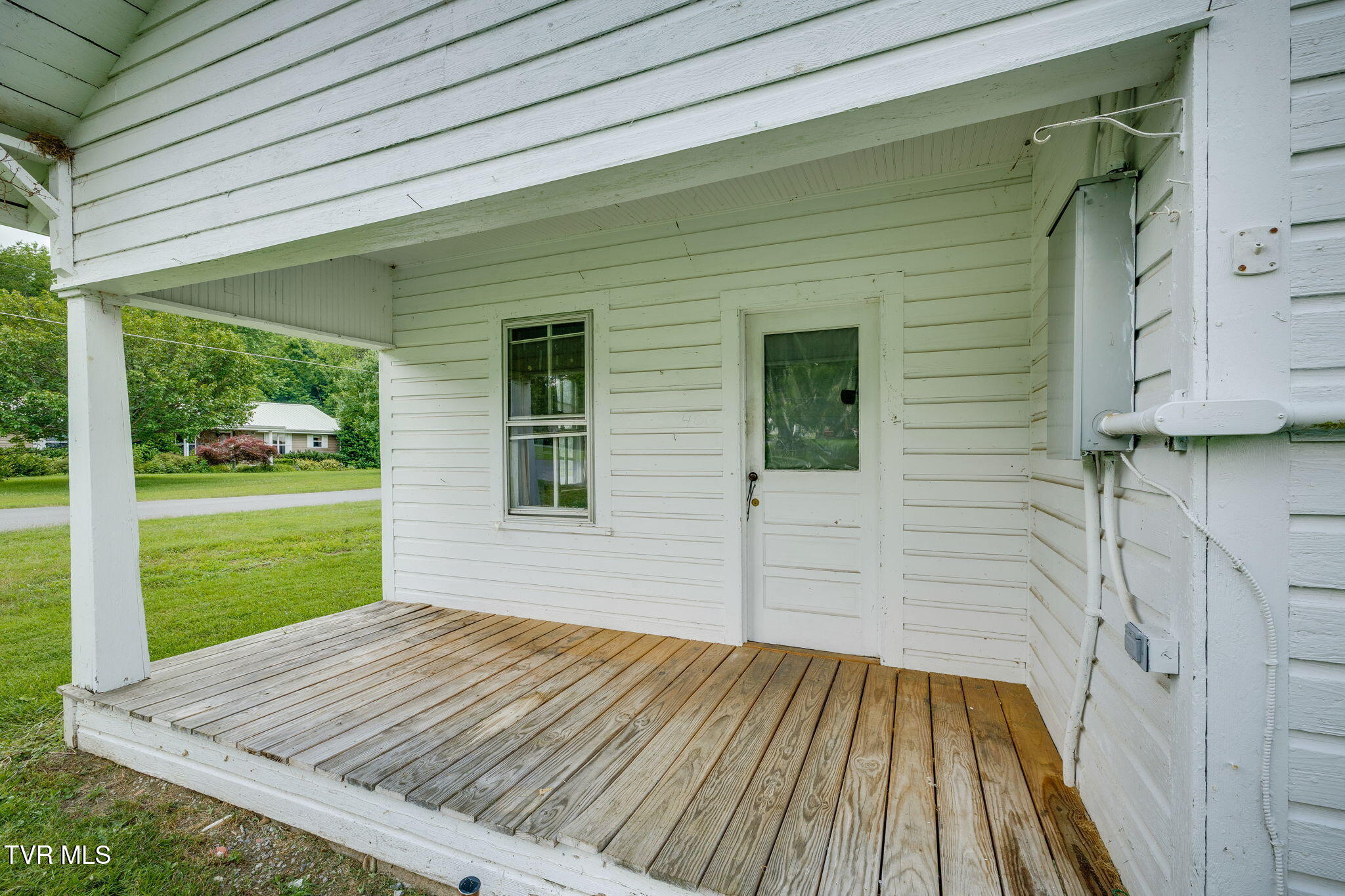 400 Riverside Drive Unicoi, TN 37692 - Photo 5 of 33 004