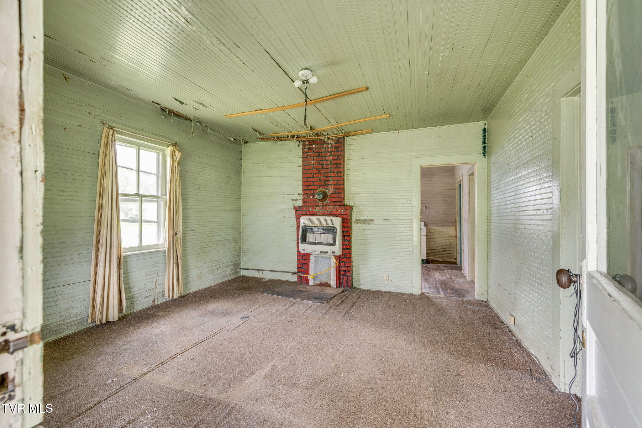 400 Riverside Drive Unicoi, TN 37692 - Photo 6 of 33 005