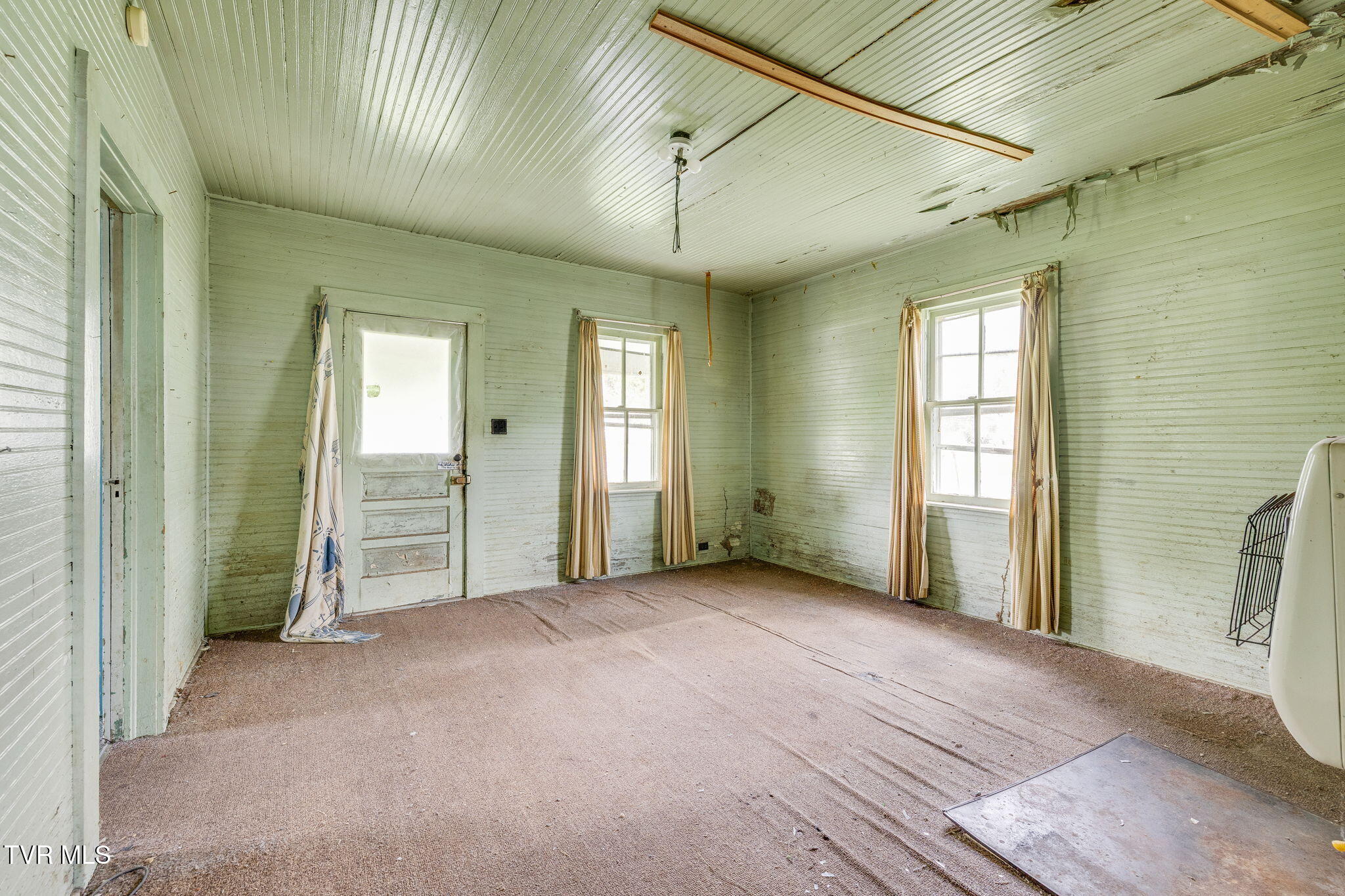 400 Riverside Drive Unicoi, TN 37692 - Photo 7 of 33 006