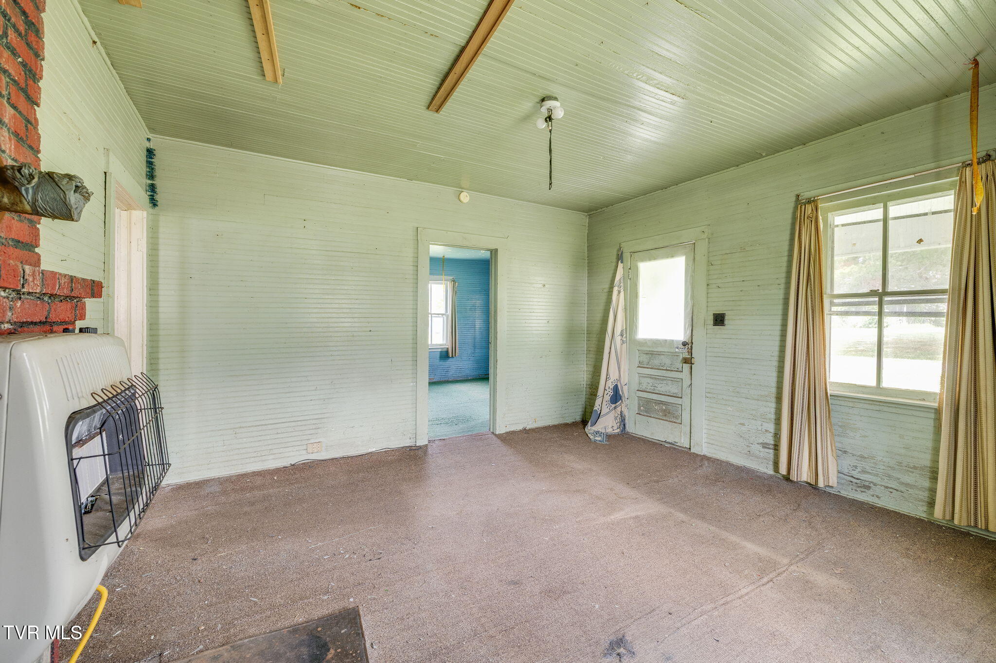 400 Riverside Drive Unicoi, TN 37692 - Photo 8 of 33 007