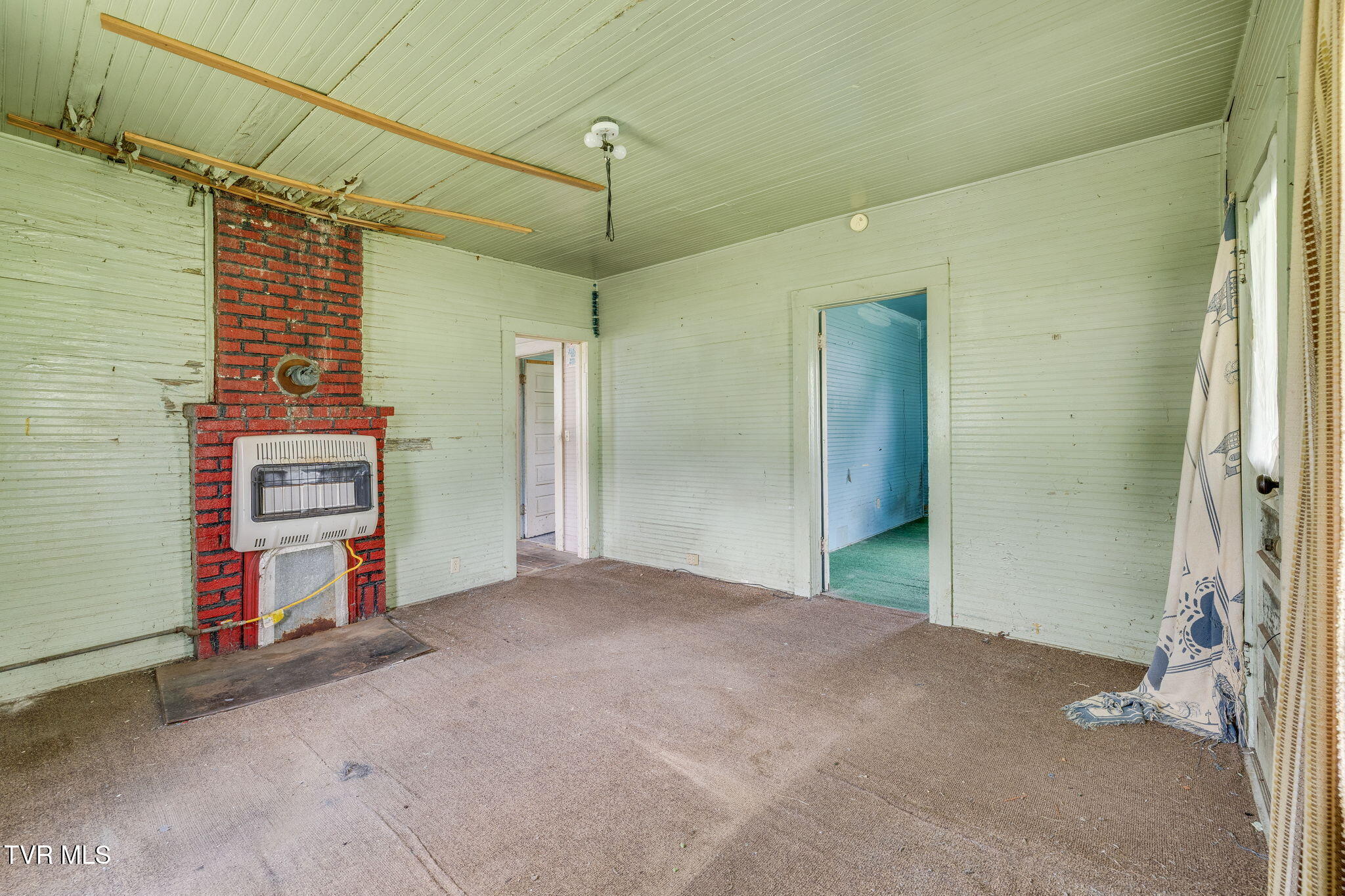 400 Riverside Drive Unicoi, TN 37692 - Photo 9 of 33 008