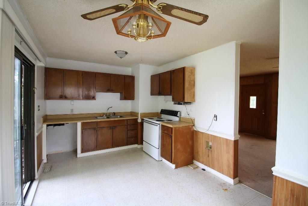 823 Hendrix Street High Point, NC 27260 - Photo 4 of 15 Gallery Image 4