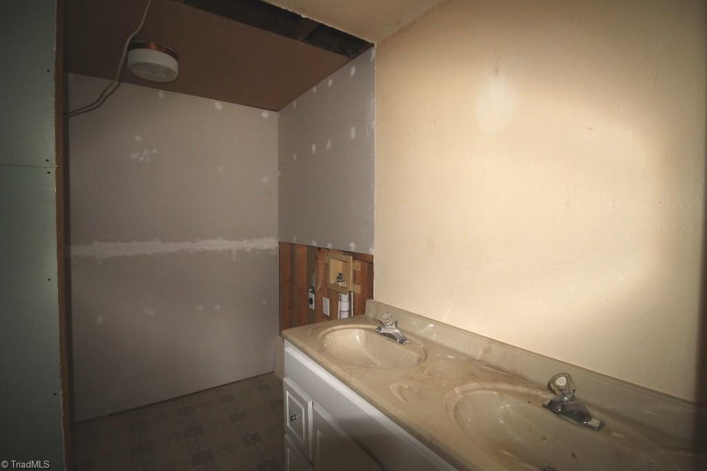 823 Hendrix Street High Point, NC 27260 - Photo 6 of 15 Gallery Image 6