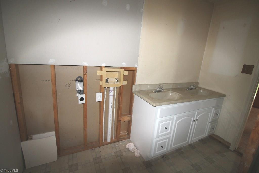823 Hendrix Street High Point, NC 27260 - Photo 8 of 15 Gallery Image 8