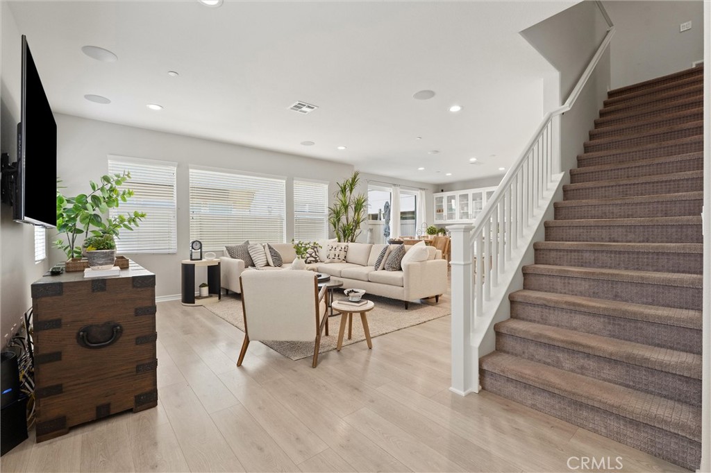 250 West Ridgewood Street Long Beach, CA 90805 - Photo 4 of 44