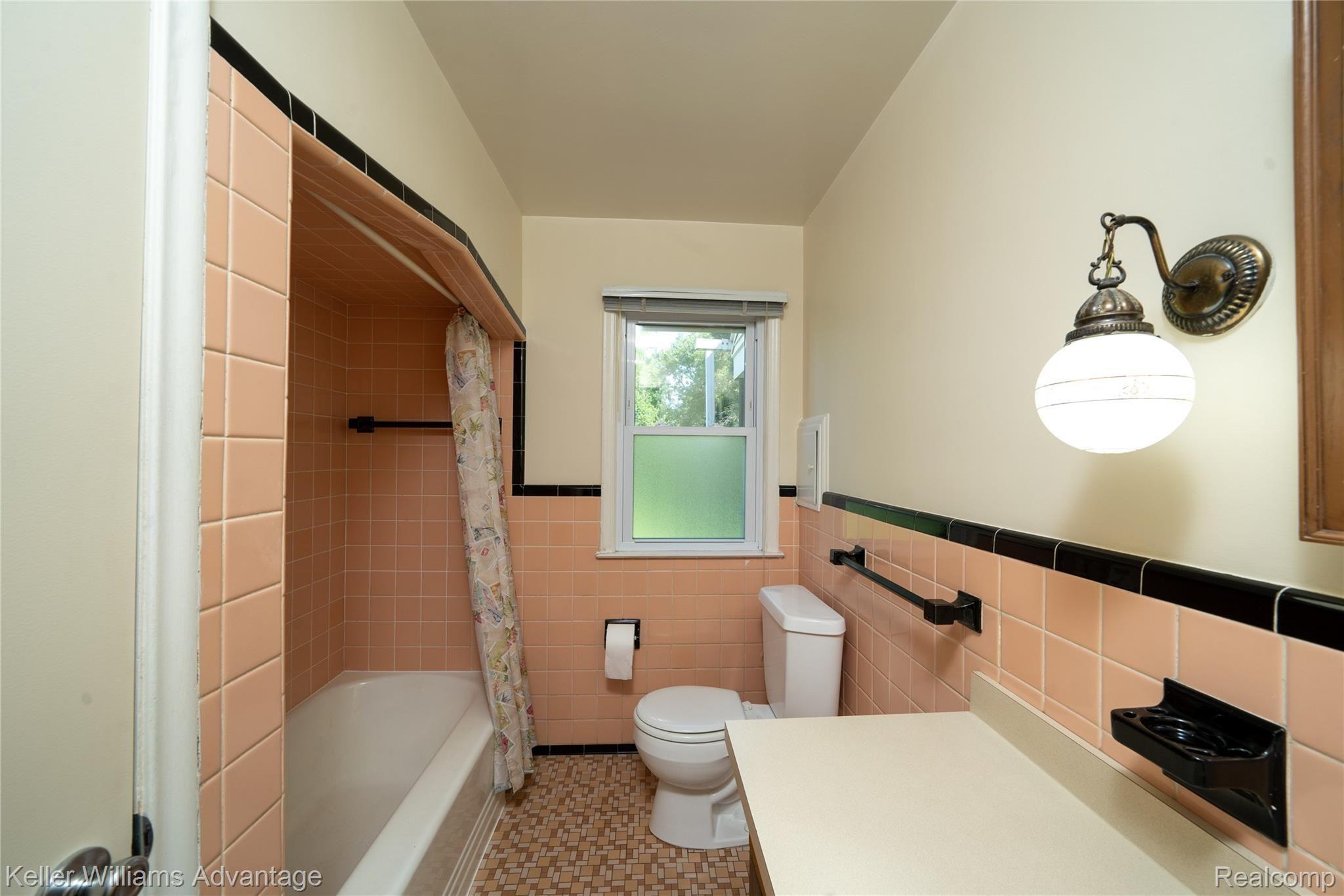 8407 Stephens Road Center Line, MI 48015 - Photo 11 of 40 DSC06994.jpg