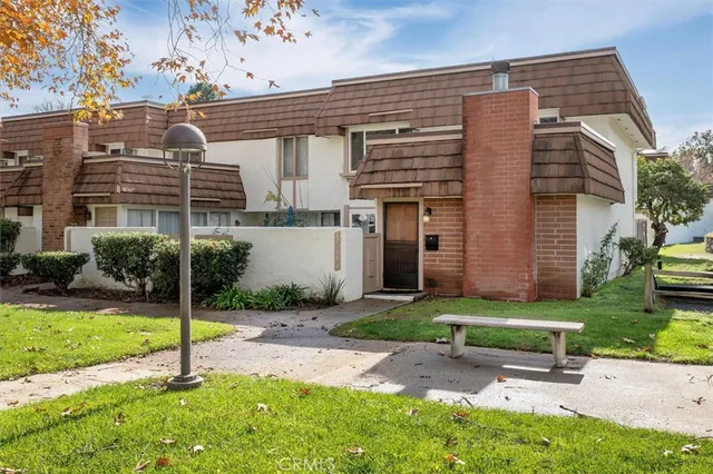 $695,000 | 22238 James Alan Circle, Unit 4, Chatsworth, CA 91311