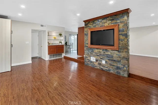 $695,000 | 22238 James Alan Circle, Unit 4, Chatsworth, CA 91311