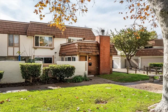 $695,000 | 22238 James Alan Circle, Unit 4, Chatsworth, CA 91311