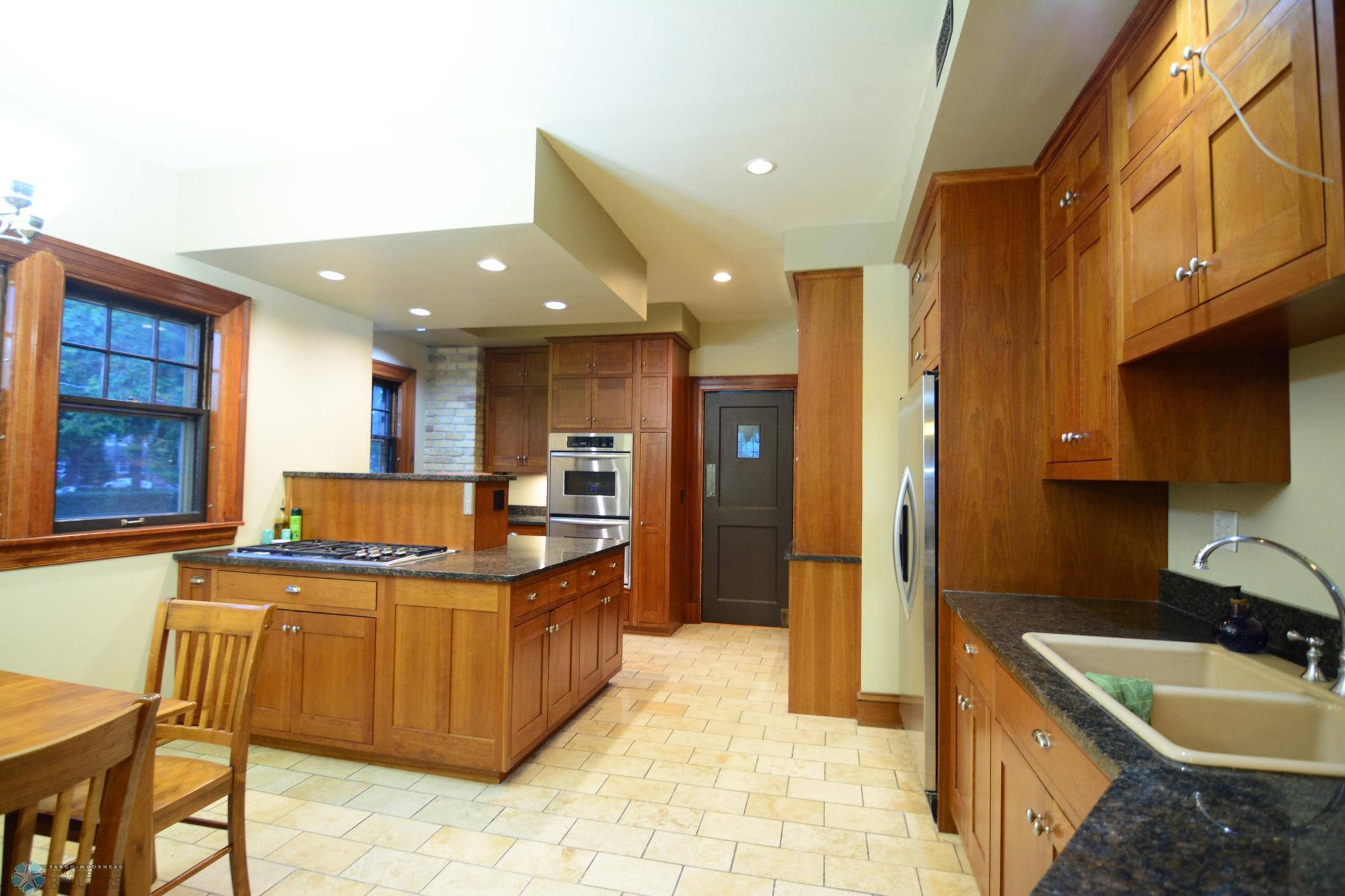 505 8th Street South Fargo, ND 58103 - Photo 16 of 36