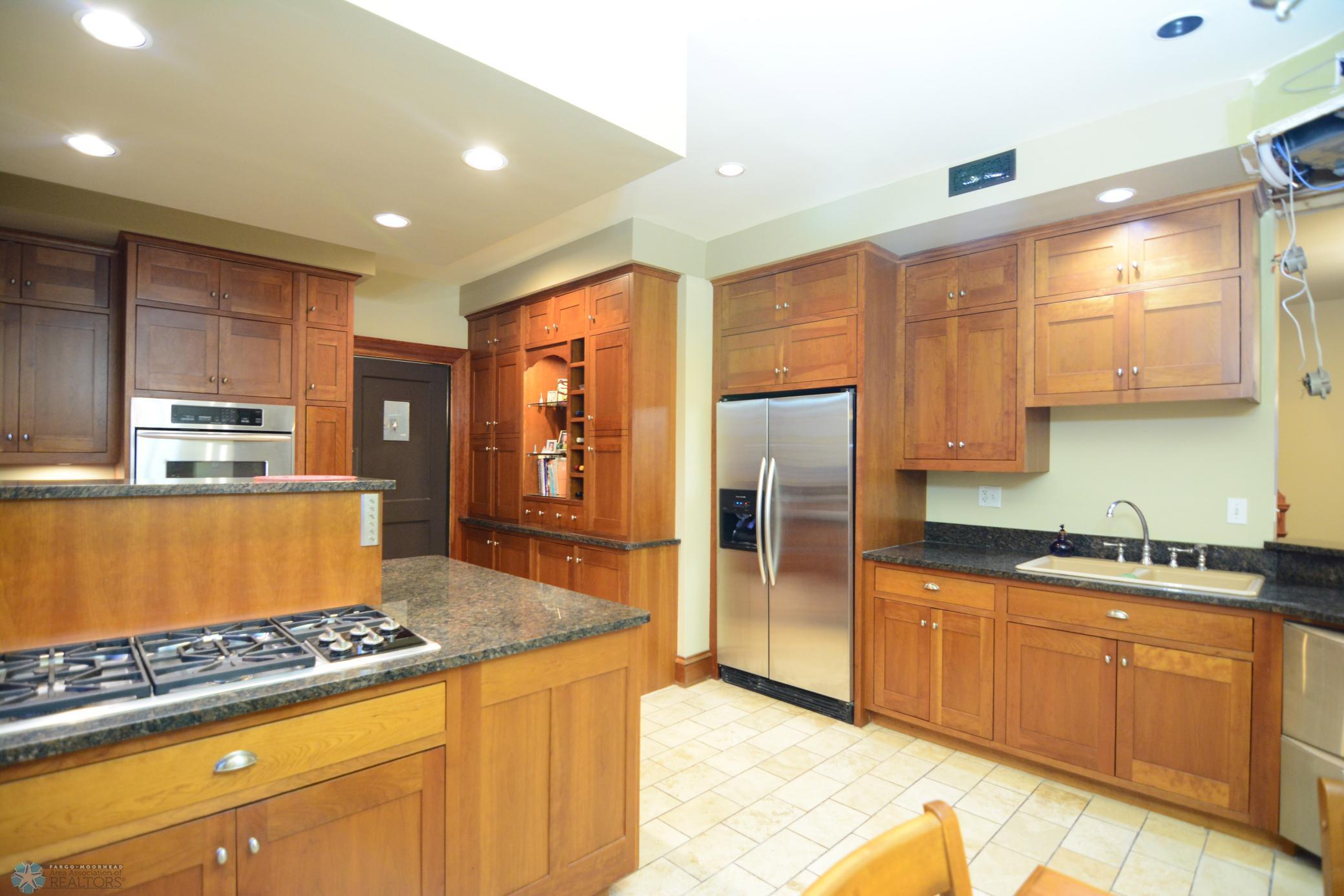 505 8th Street South Fargo, ND 58103 - Photo 17 of 36