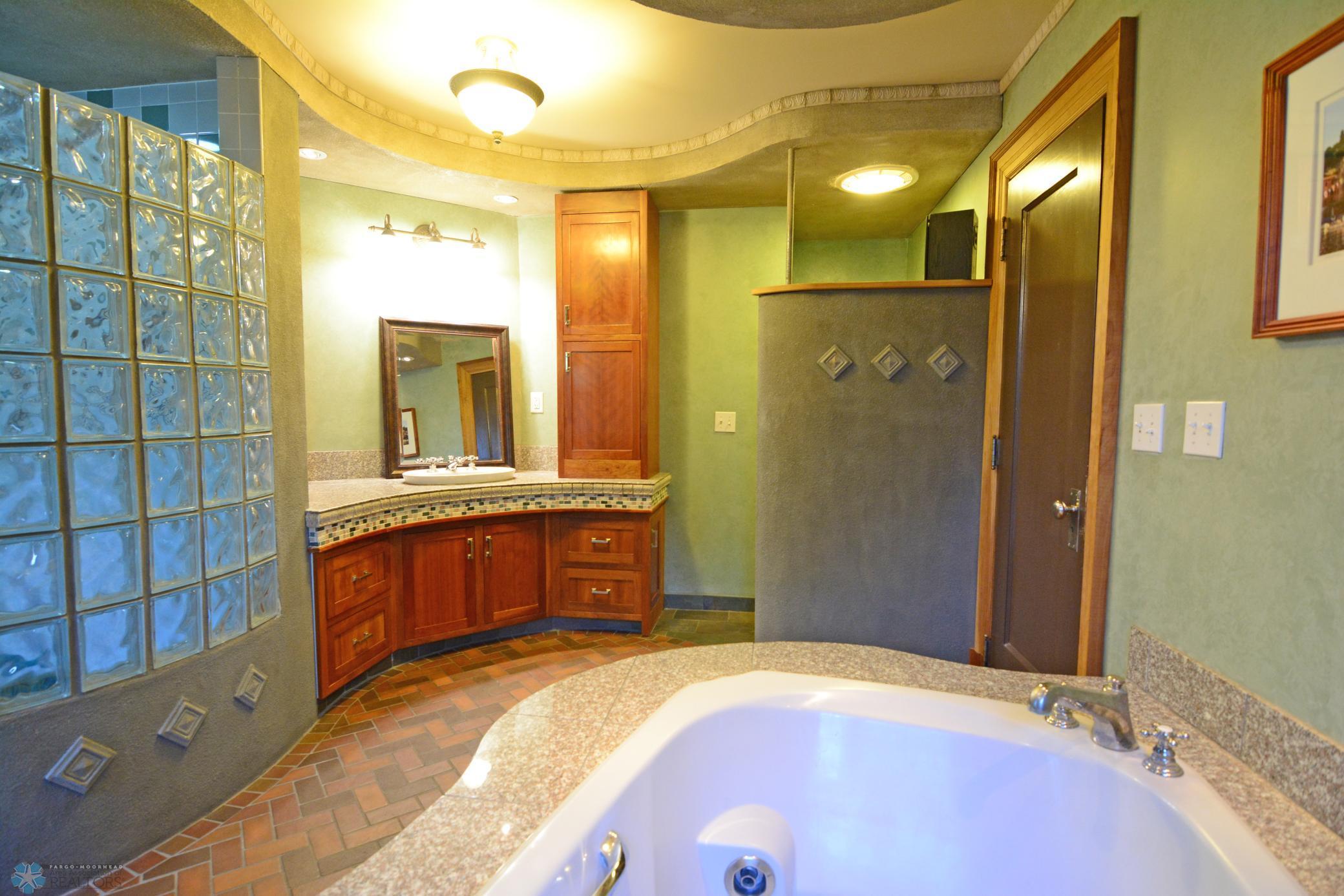 505 8th Street South Fargo, ND 58103 - Photo 25 of 36