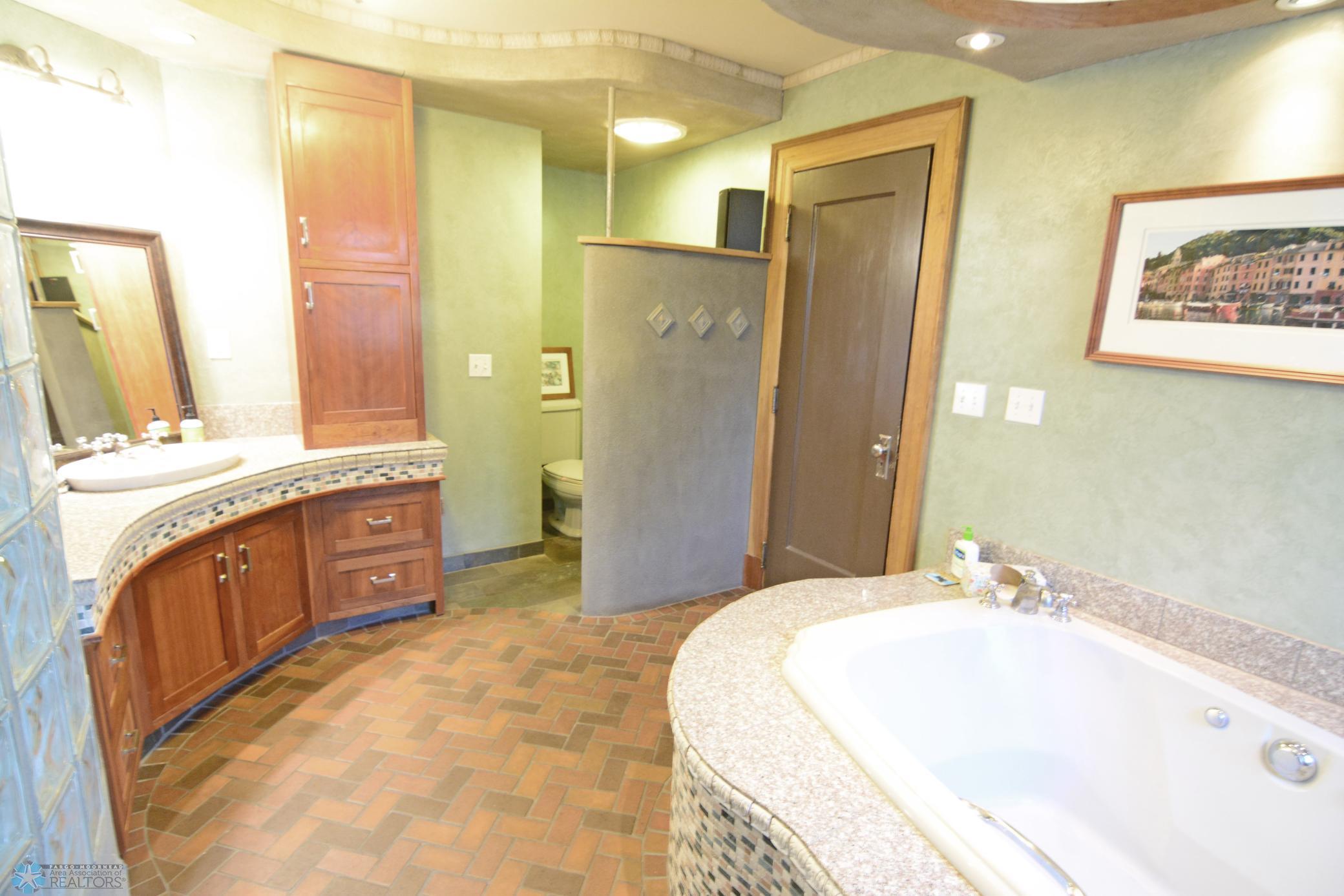 505 8th Street South Fargo, ND 58103 - Photo 26 of 36