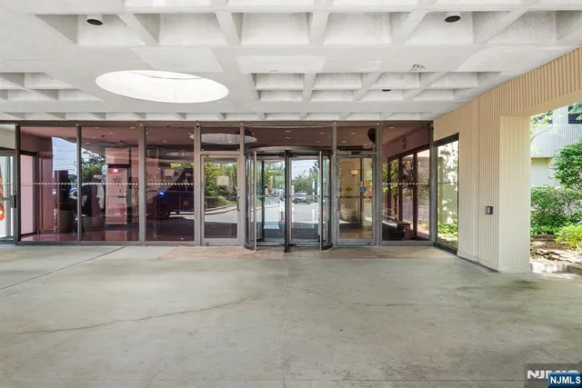 $520,000 | 200 Winston Drive, Unit 2907, Cliffside Park, NJ 07010