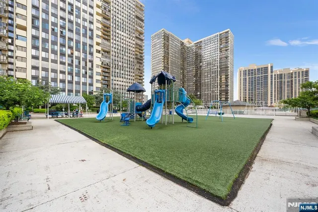 $520,000 | 200 Winston Drive, Unit 2907, Cliffside Park, NJ 07010