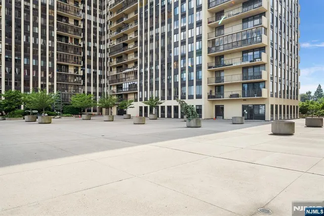 $520,000 | 200 Winston Drive, Unit 2907, Cliffside Park, NJ 07010