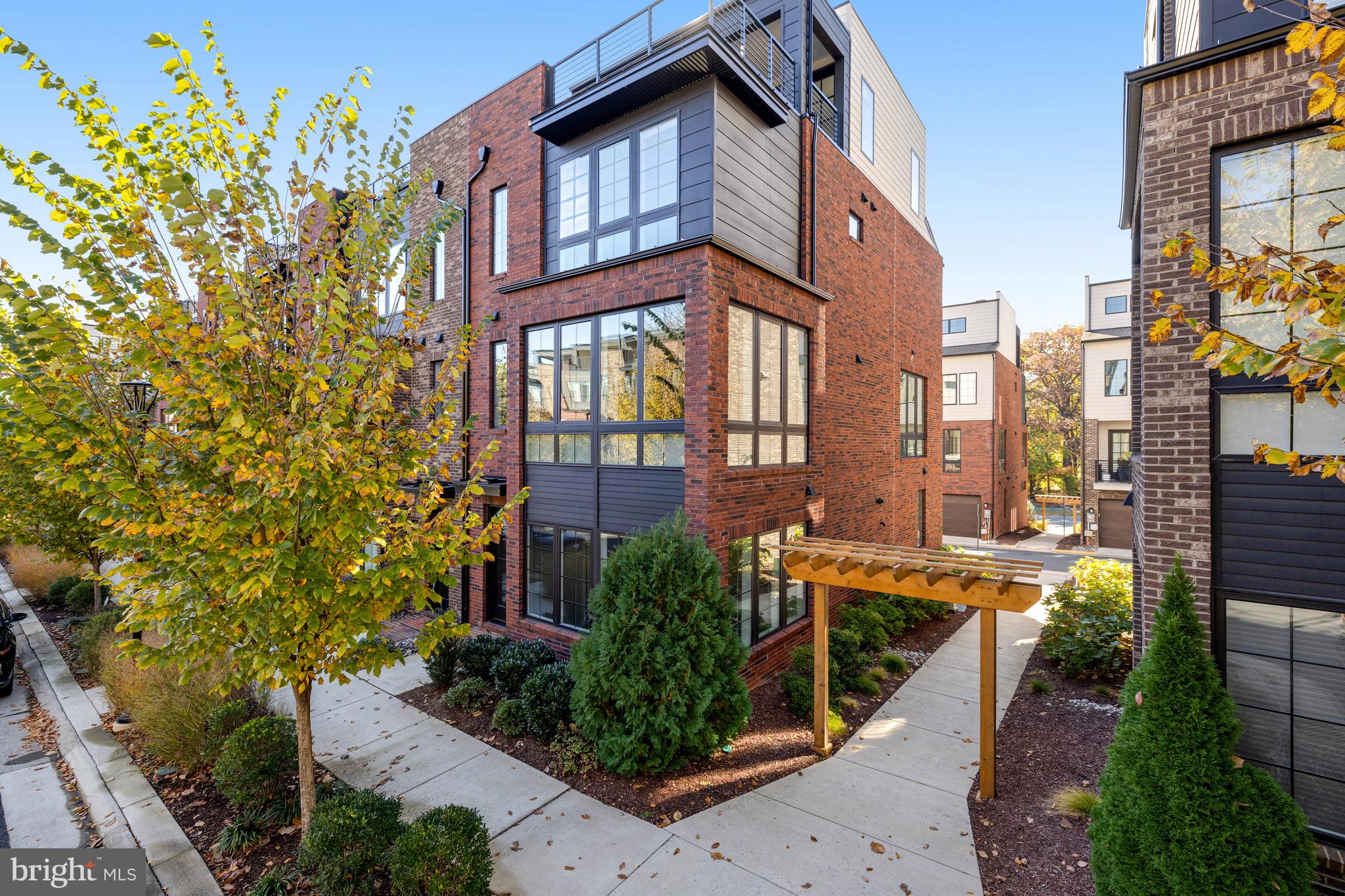 11723 Paysons Way Reston, VA 20191 - Photo 3 of 51