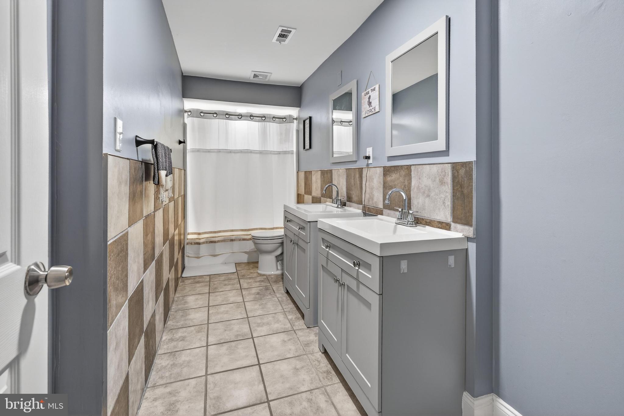 115 East Kings Highway, Unit 360 Maple Shade, NJ 08052 - Photo 19 of 20 a kitchen with a sink stove and refrigerator