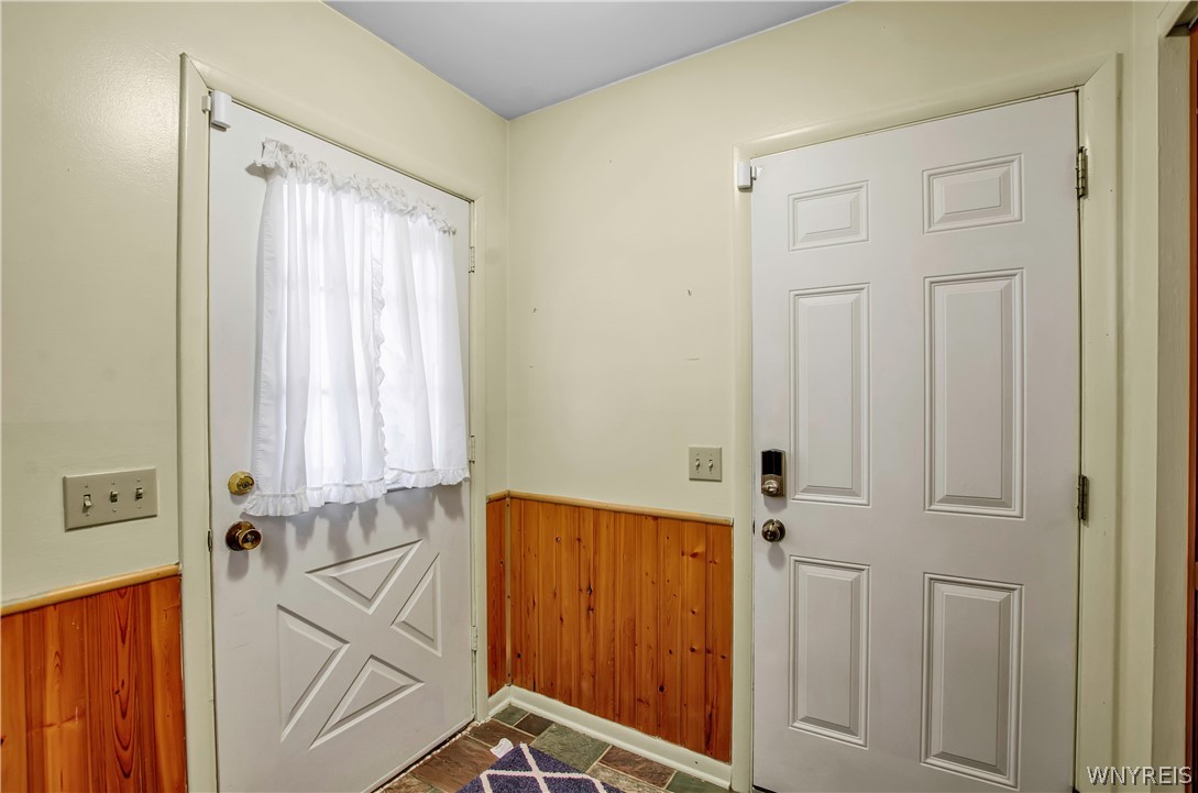 9495 Francis Road Bethany, NY 14020 - Photo 17 of 48 Foyer