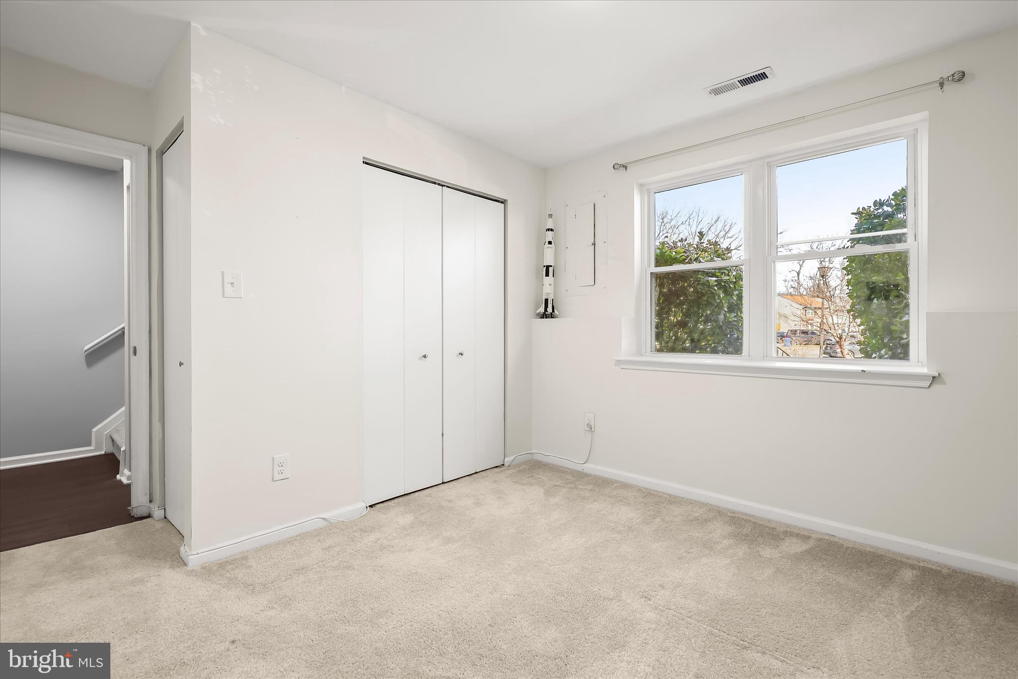8624 Castlemill Circle Nottingham, MD 21236 - Photo 23 of 34 an empty room with windows and closet