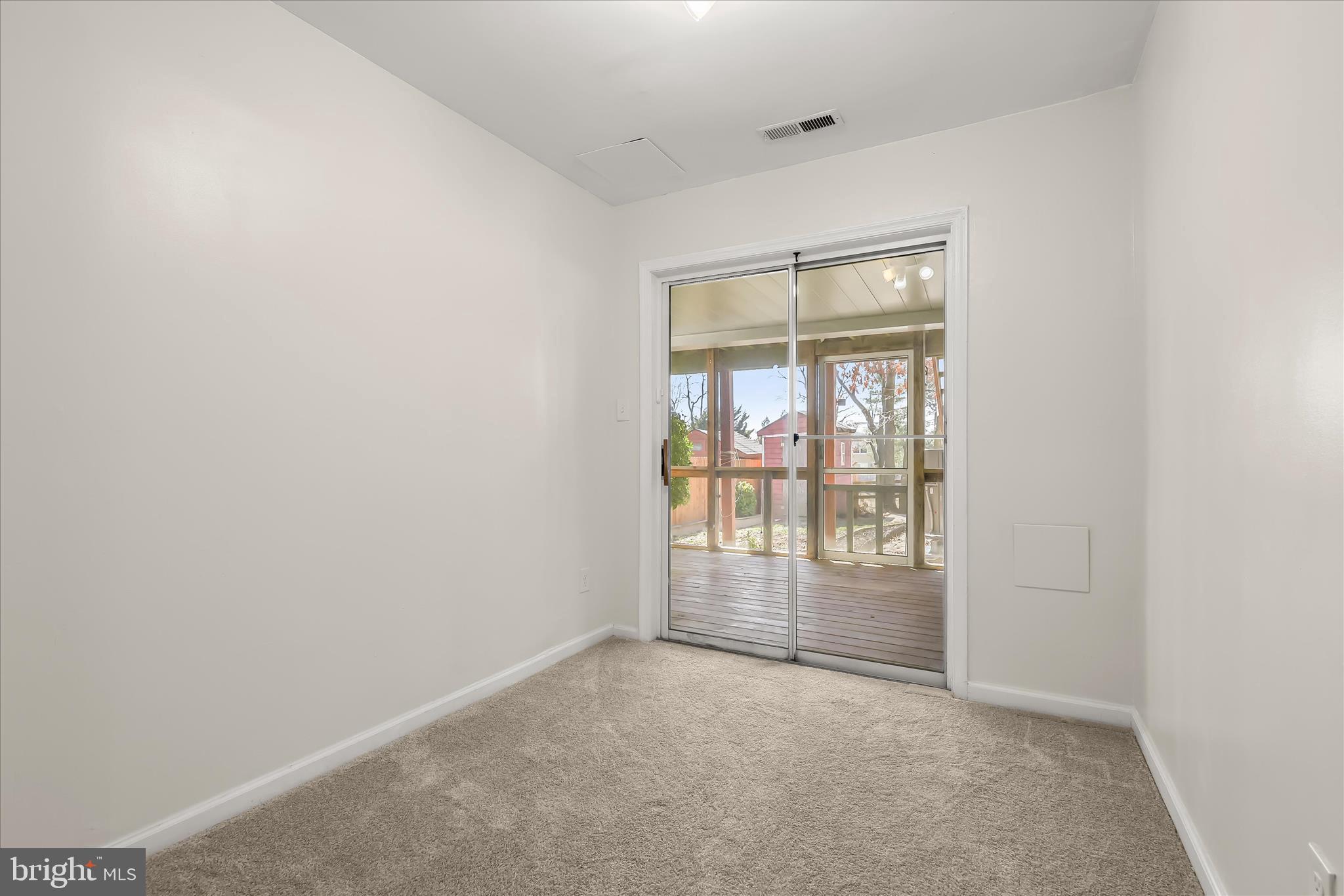 8624 Castlemill Circle Nottingham, MD 21236 - Photo 24 of 34 an empty room with windows