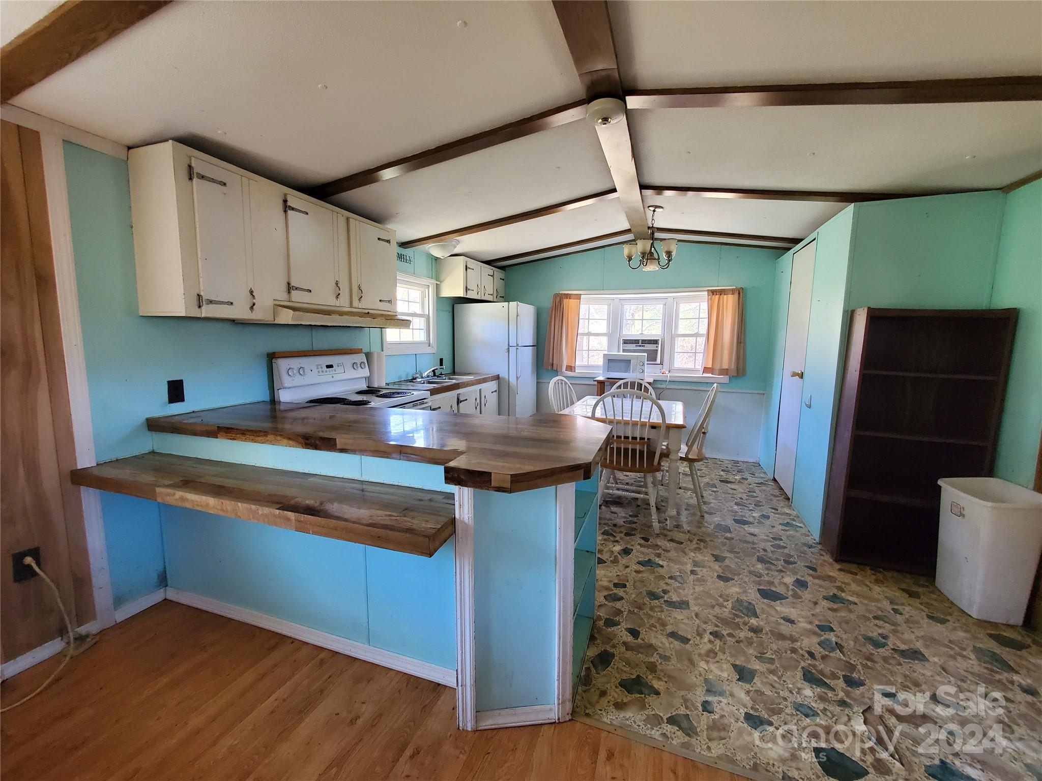 57 Paul Ridge Road Newland, NC 28657 - Photo 14 of 48 Gallery Image 14