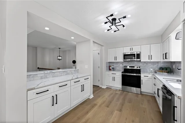 $360,000 | 11005 Northwest Walnut Creek Drive, Kansas City, MO 64152