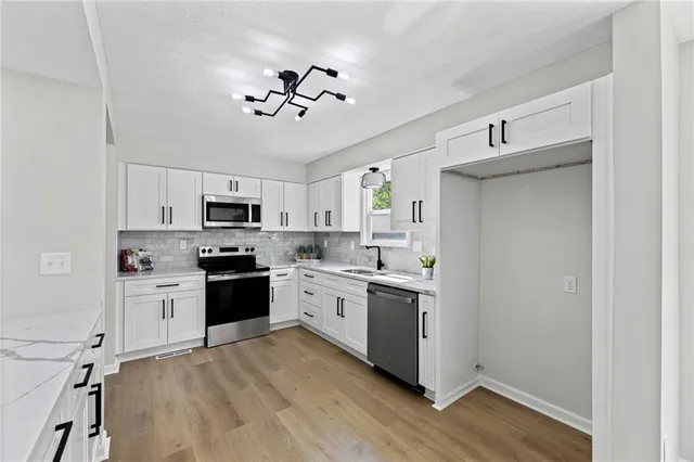 $360,000 | 11005 Northwest Walnut Creek Drive, Kansas City, MO 64152