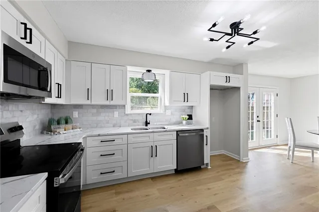 $360,000 | 11005 Northwest Walnut Creek Drive, Kansas City, MO 64152