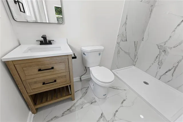 $360,000 | 11005 Northwest Walnut Creek Drive, Kansas City, MO 64152