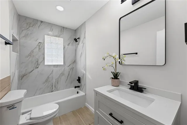 $360,000 | 11005 Northwest Walnut Creek Drive, Kansas City, MO 64152