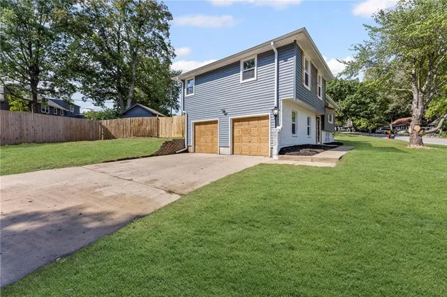 $360,000 | 11005 Northwest Walnut Creek Drive, Kansas City, MO 64152