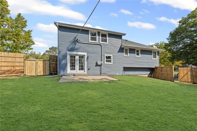 $360,000 | 11005 Northwest Walnut Creek Drive, Kansas City, MO 64152