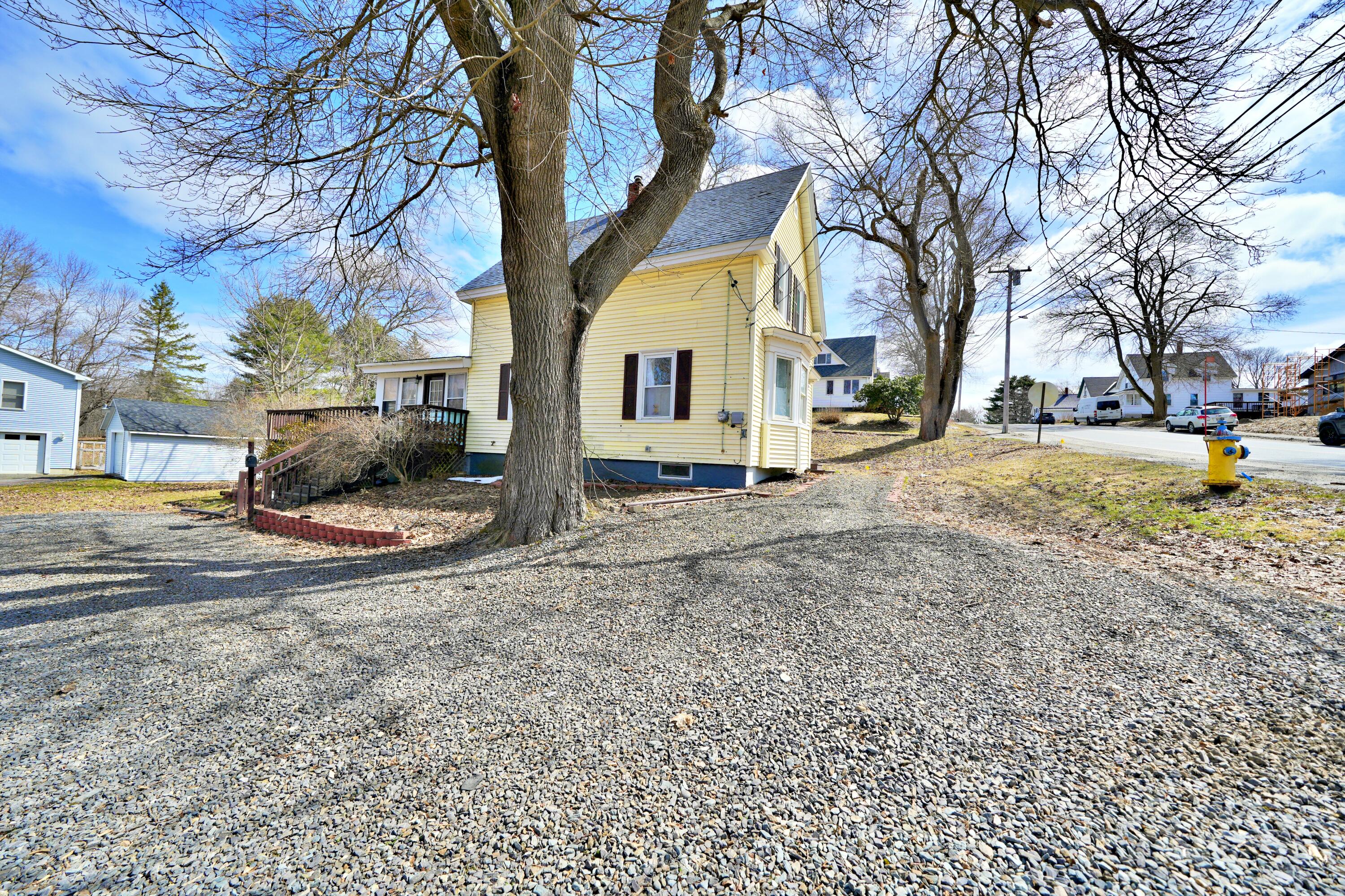34 Pendleton Street Brewer, ME 04412 - Photo 4 of 20 DSC01685