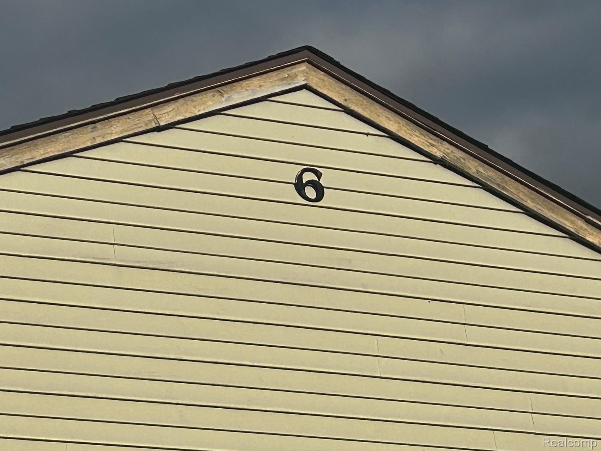 31164 Country Way Farmington, MI 48331 - Photo 2 of 33 Exterior view