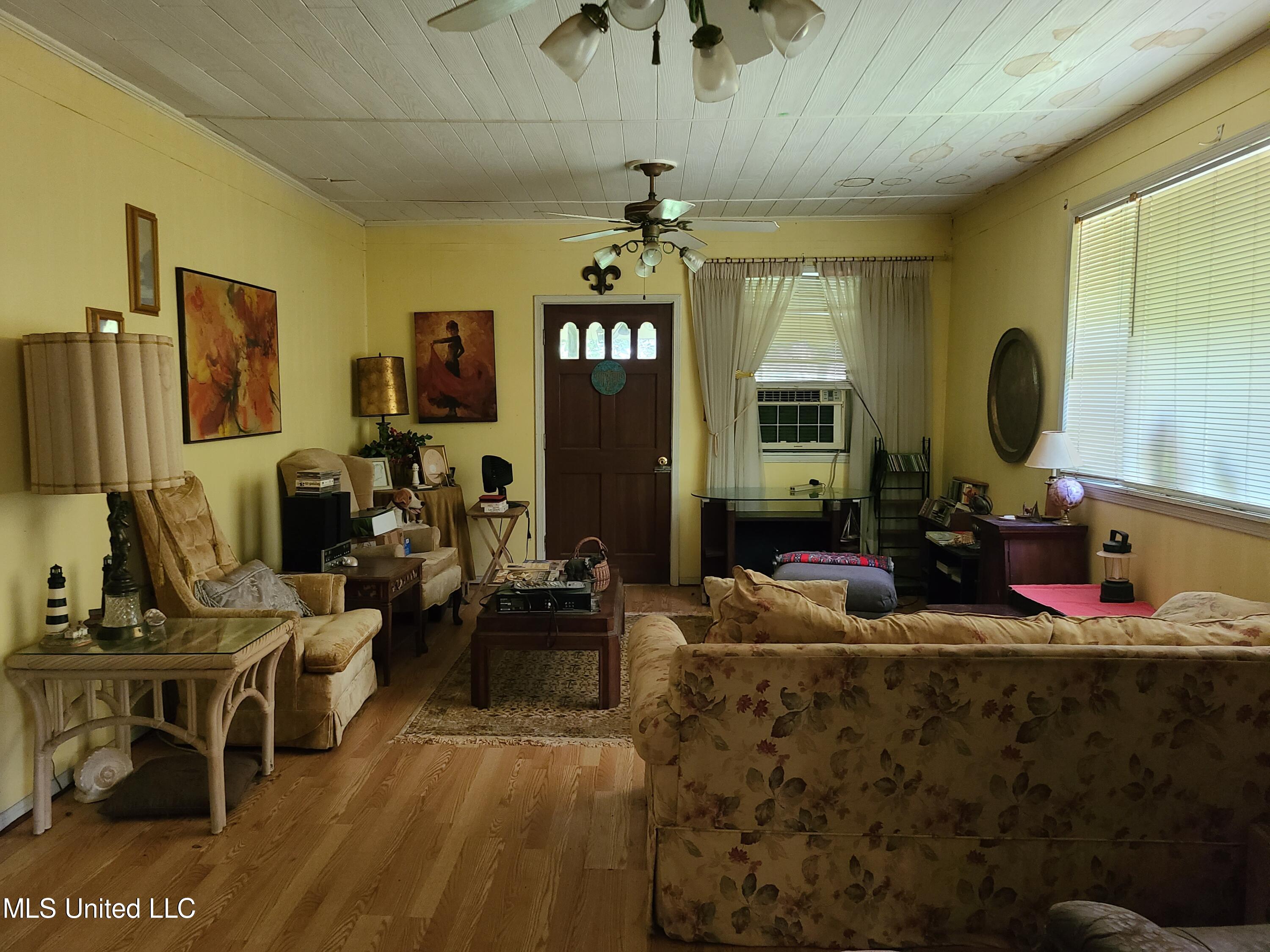 112 Dolph Thigpen Road Picayune, MS 39466 - Photo 2 of 20 Living