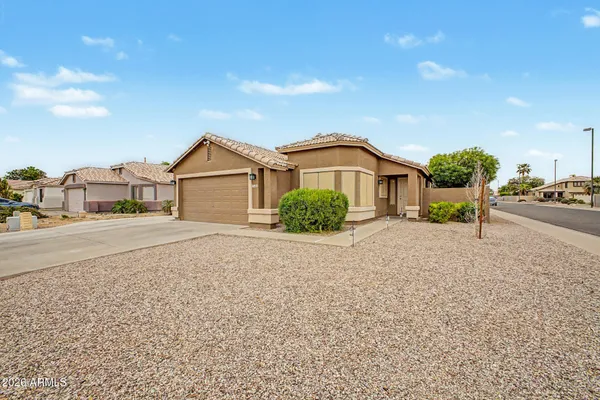 $490,000 | 3303 East Woodside Way, Gilbert, AZ 85297