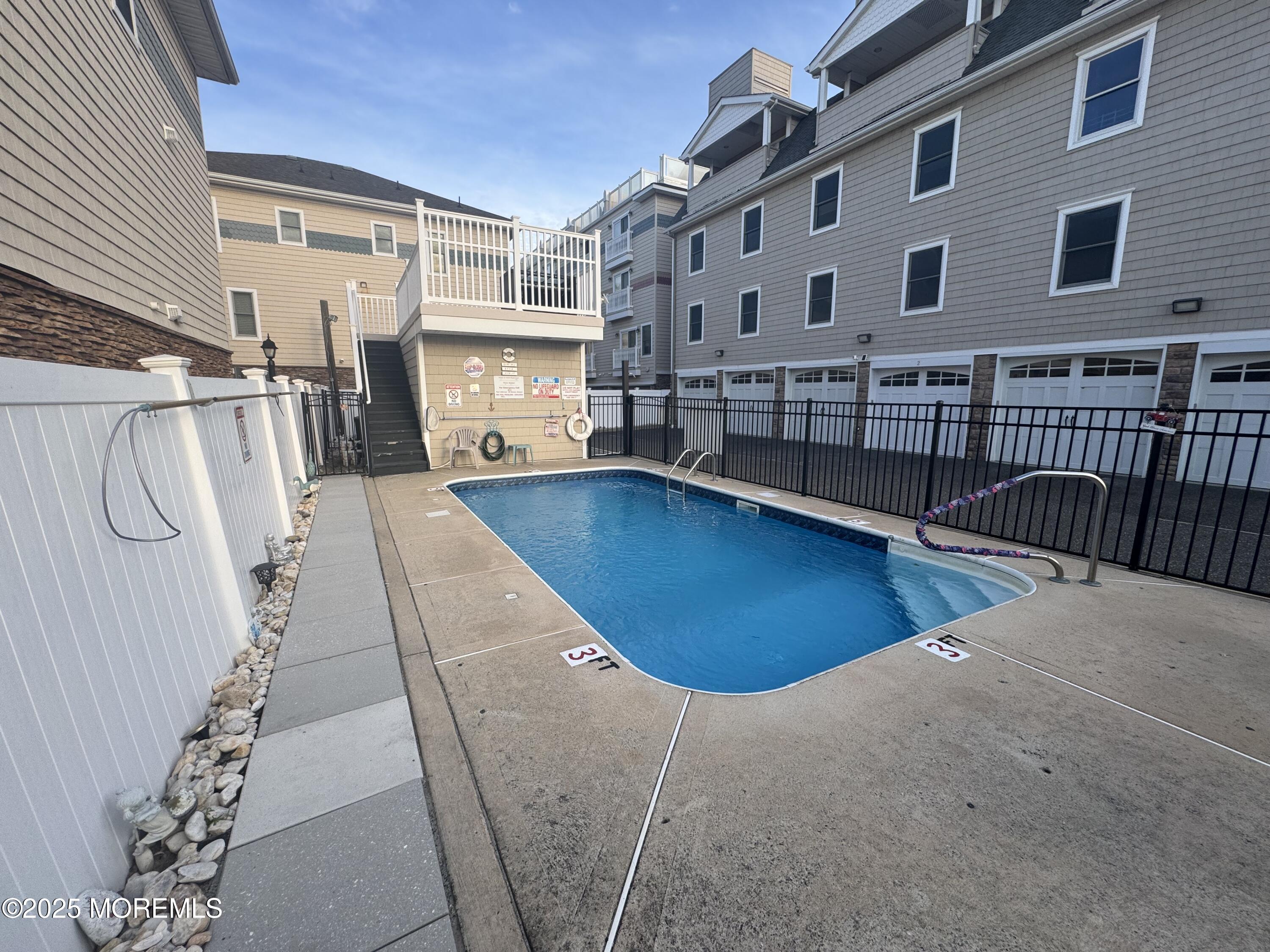 a view of a swimming pool with seating space